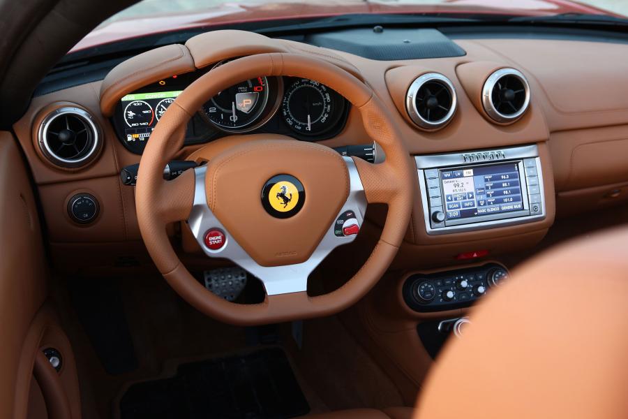 Панель приборов Ferrari California 2008 года  (фото 9 из 225)